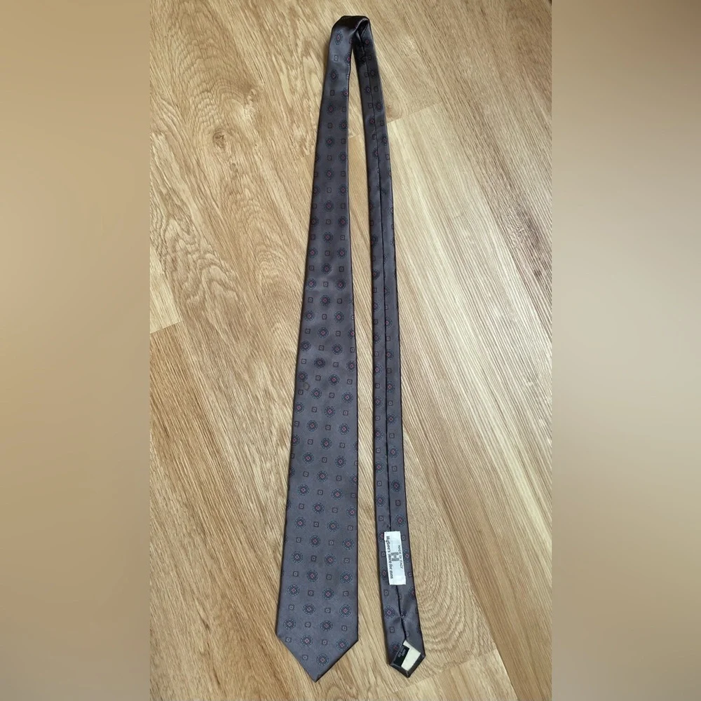 Higbee’s gray silk tie small red design 100% silk made in Italy